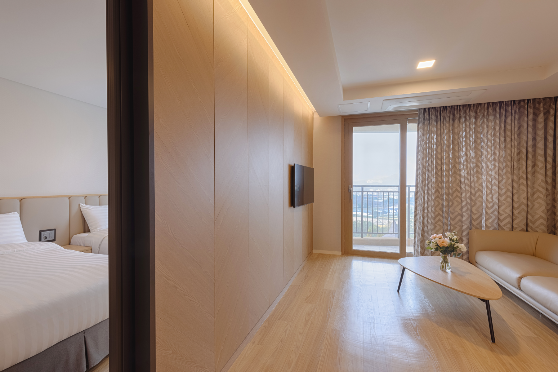 Suite, East Tower