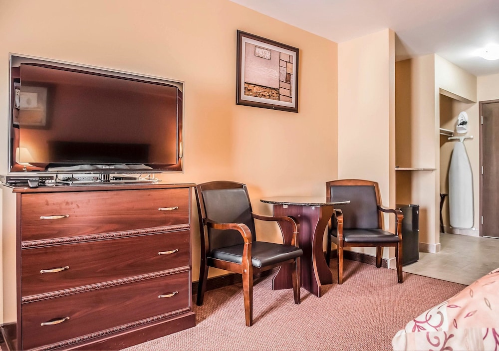 Quality Inn Orleans, ON 40/53