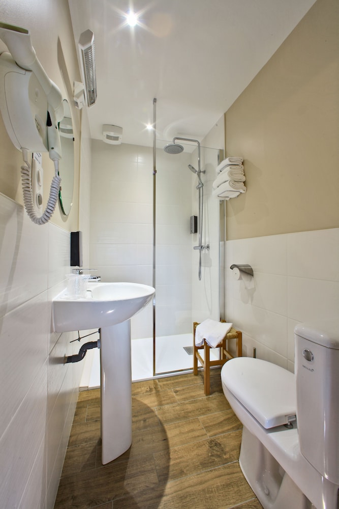 HOTEL LA CHAUMIERE 22/56