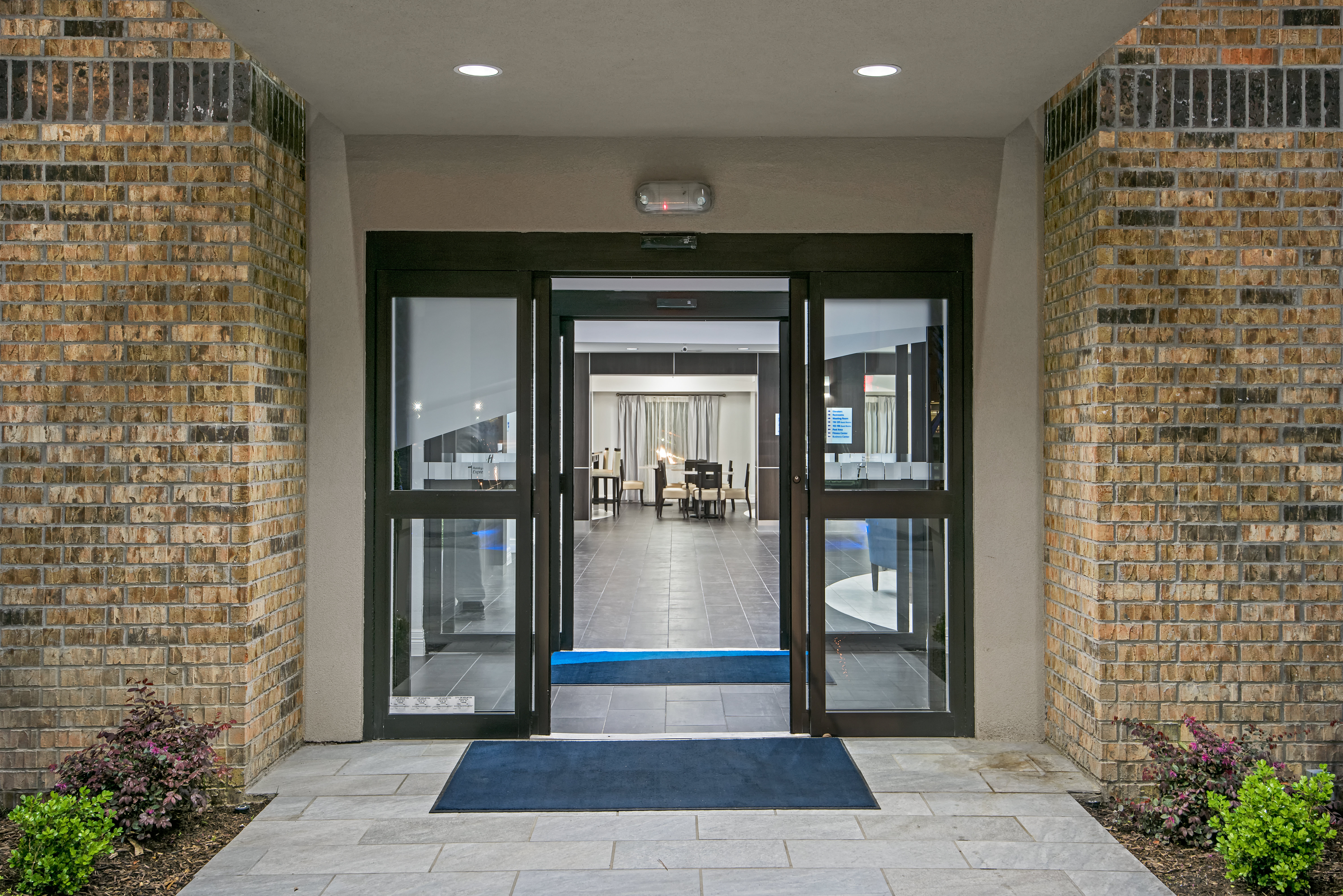 Holiday Inn Express Suites Houston North Iah Area 4/44