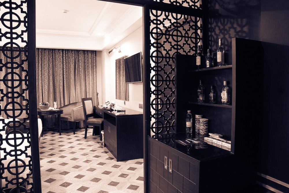Arman Hotel 49/50