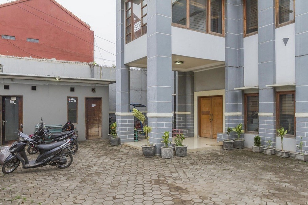 RedDoorz near Jatinangor Town Square 17/29