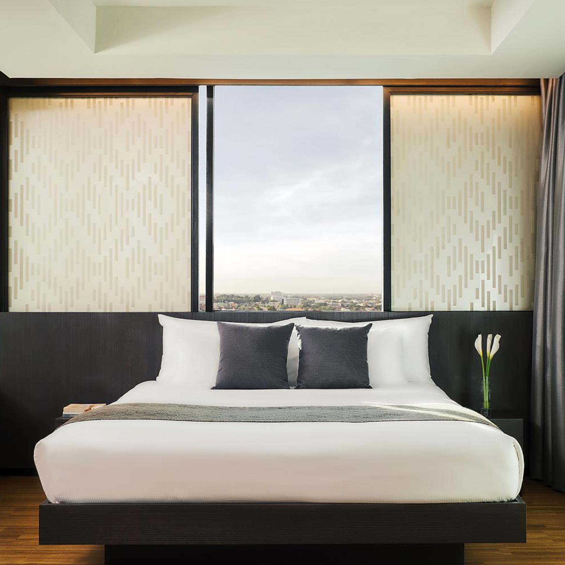 Skyline, Avani, Junior Suite, King Bed