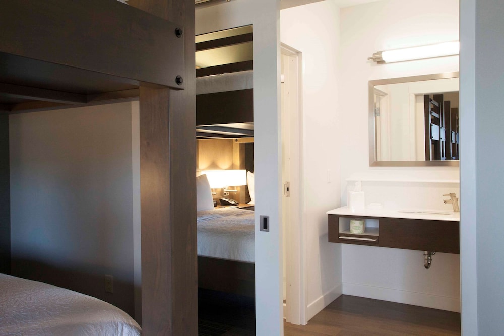 Hampton Inn Suites St Paul Downtown 22/70