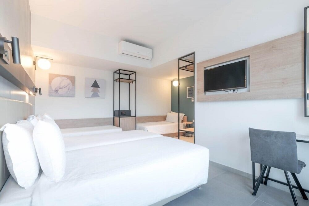 ROOM, QUADRUPLE, SIDE SEA VIEW