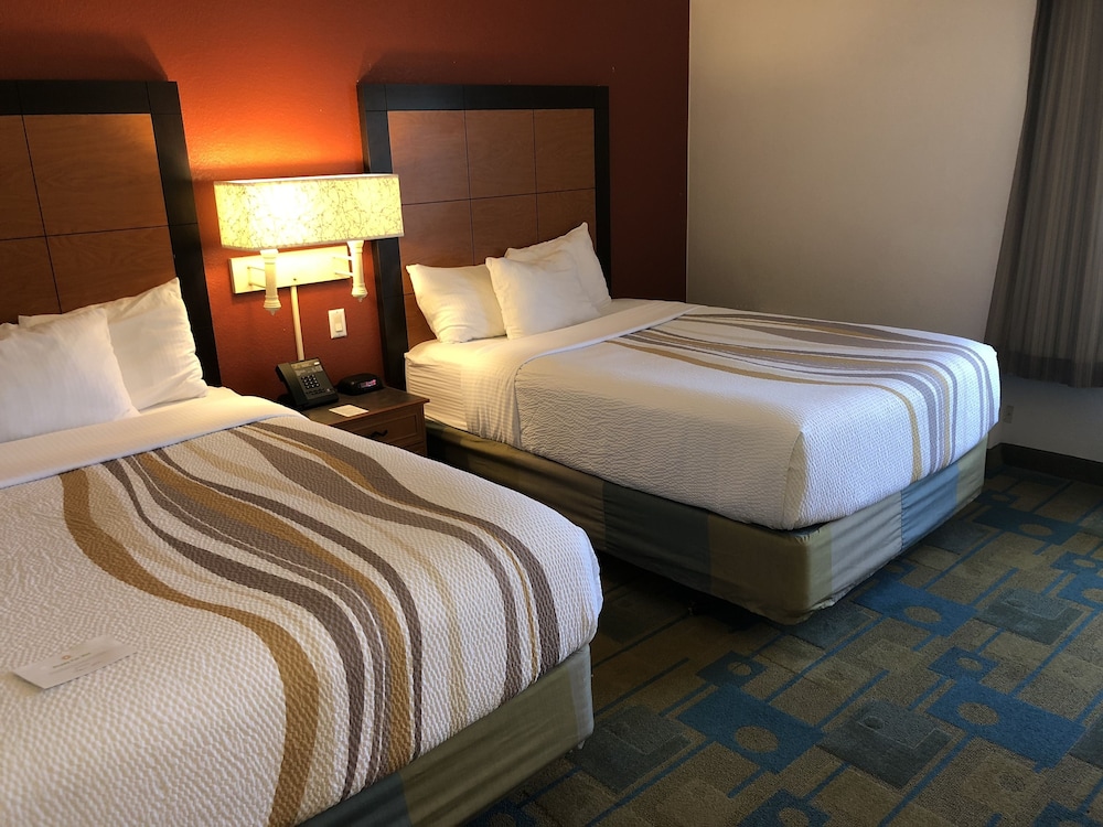 La Quinta Inn & Suites by Wyndham Jacksonville Butler Blvd 23/55