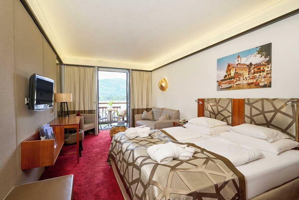 Room, Queen Bed, Balcony