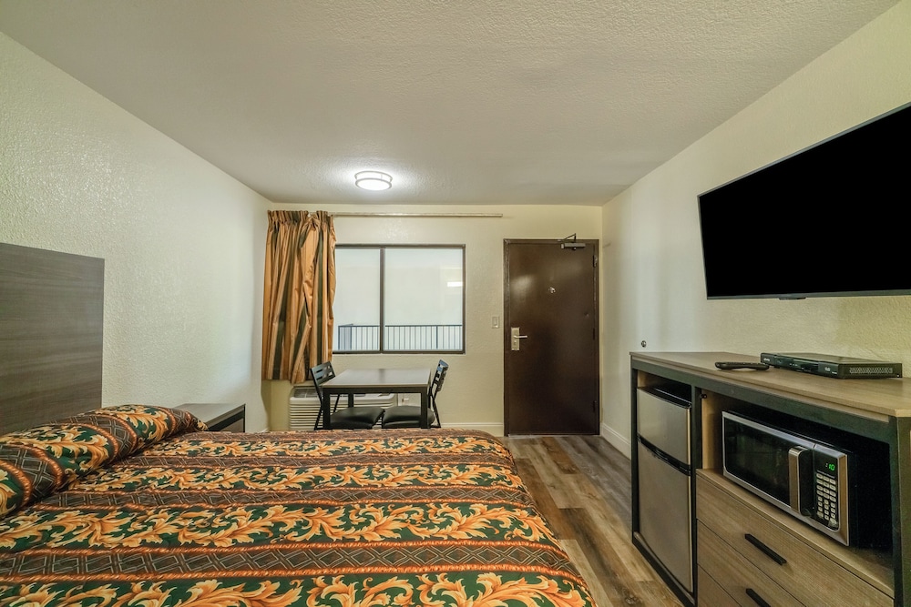 OYO Hotel Houston N Fm-1960 Champions TX 52/58