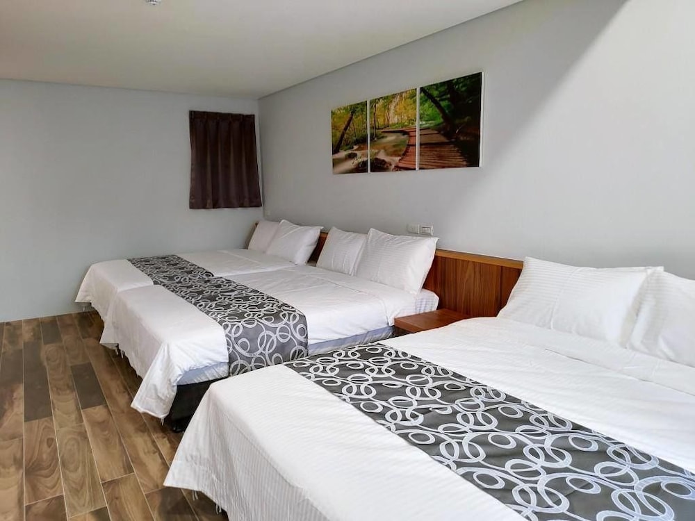 Apause Hotel 4/45