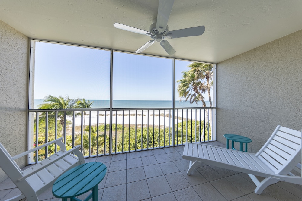 Pink Shell Beach Resort & Marina 38/40