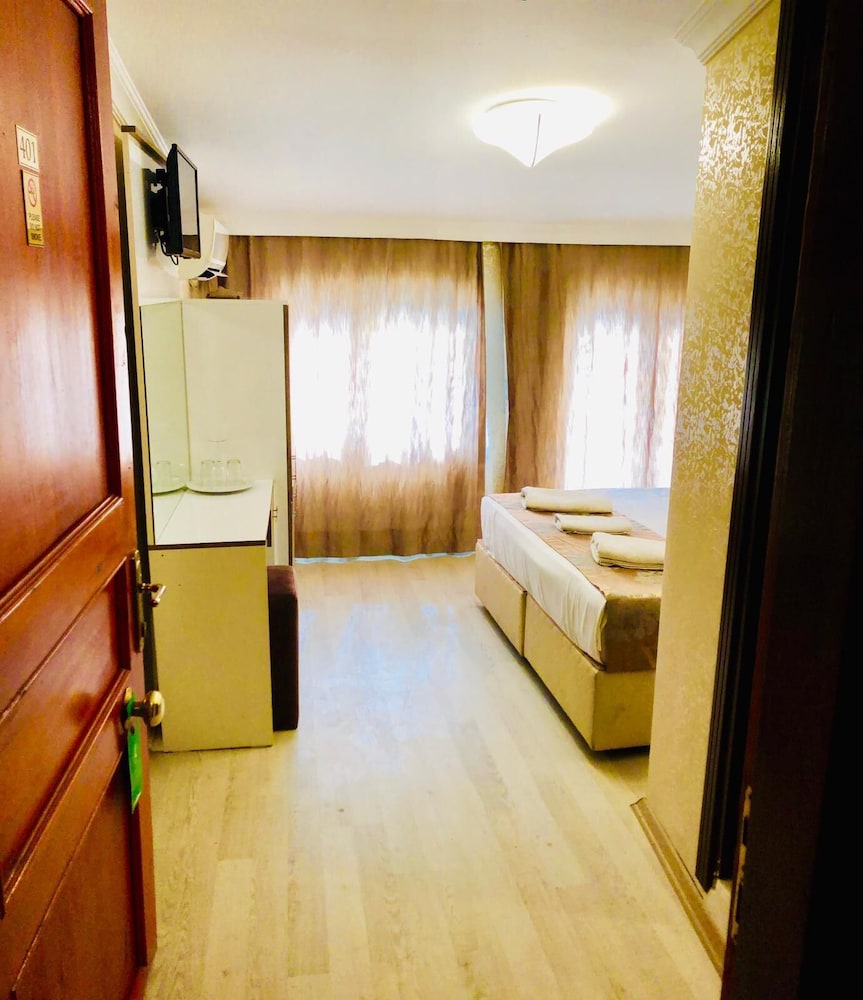 Theodian Hotel 42/74