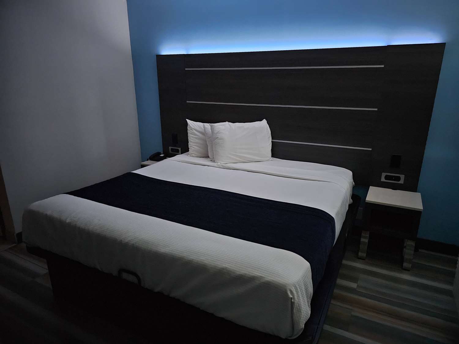 Travelodge by Wyndham Fullerton Near Anaheim 18/38