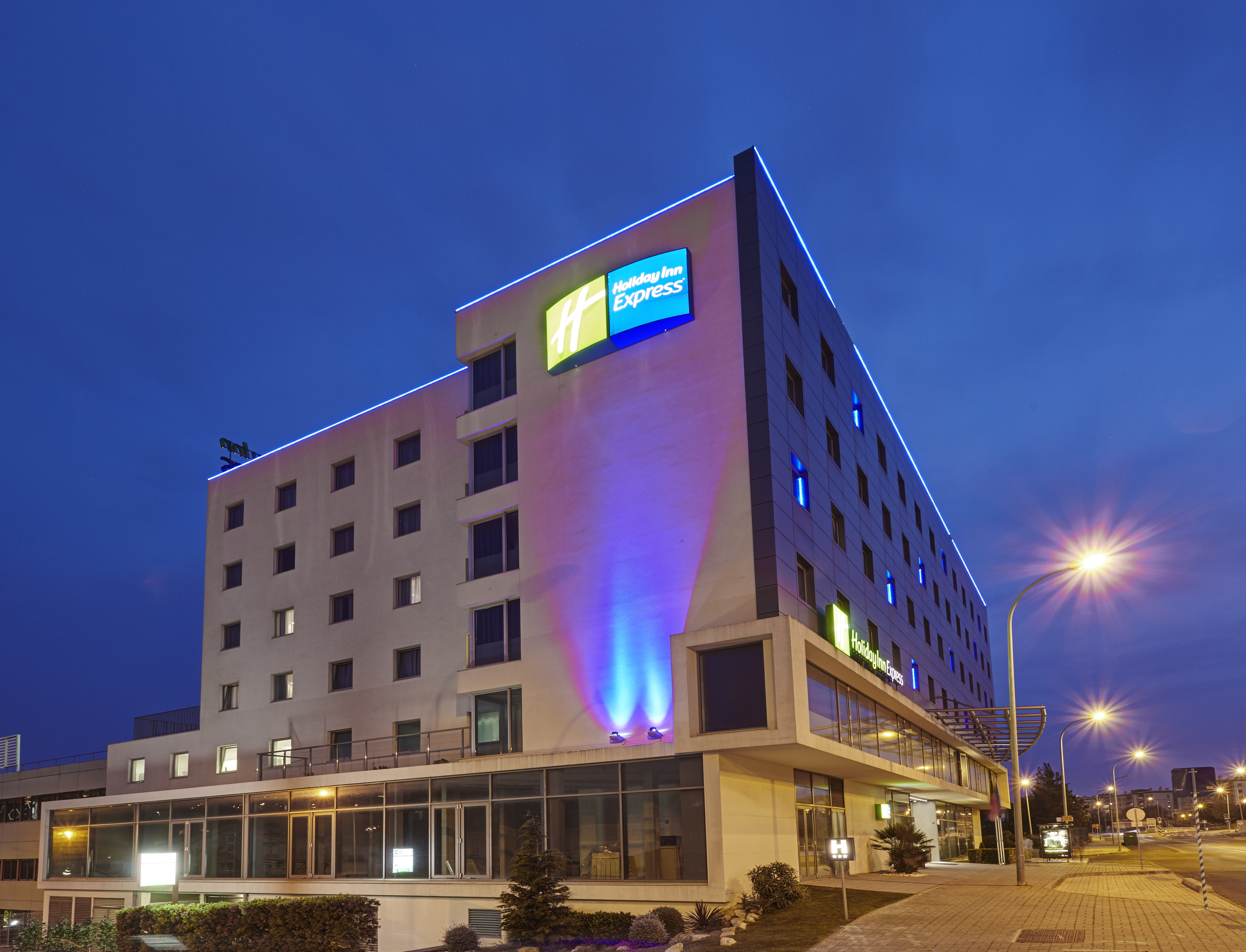 Holiday Inn Express Lisbon Alfragide 4/35