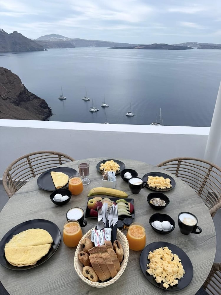 Allure Breeze Suites 70/79