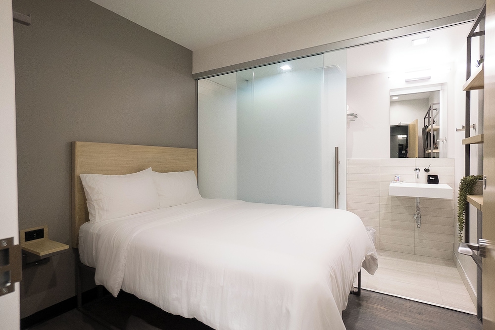 SOVA Micro-Room & Social Hotel 16/50