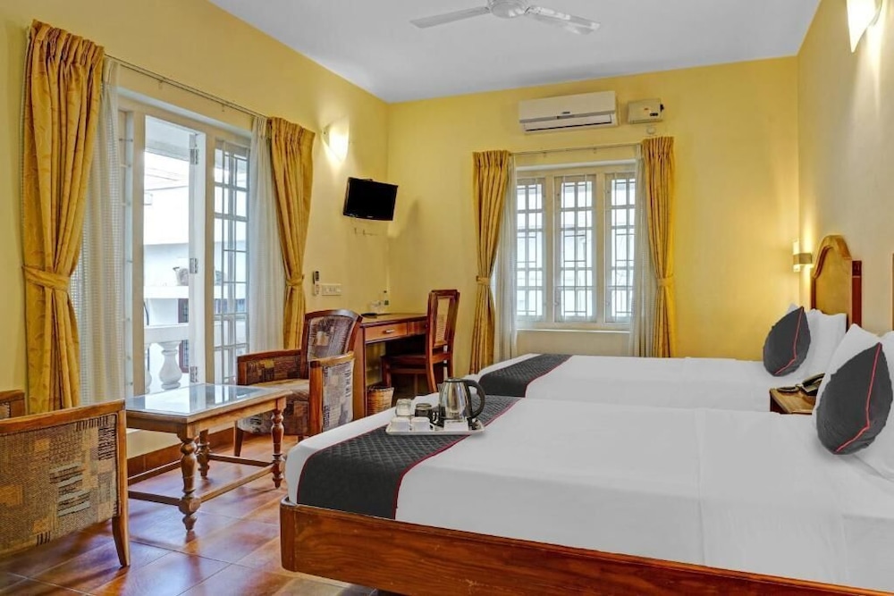 DELUXE, DOUBLE OR TWIN BED