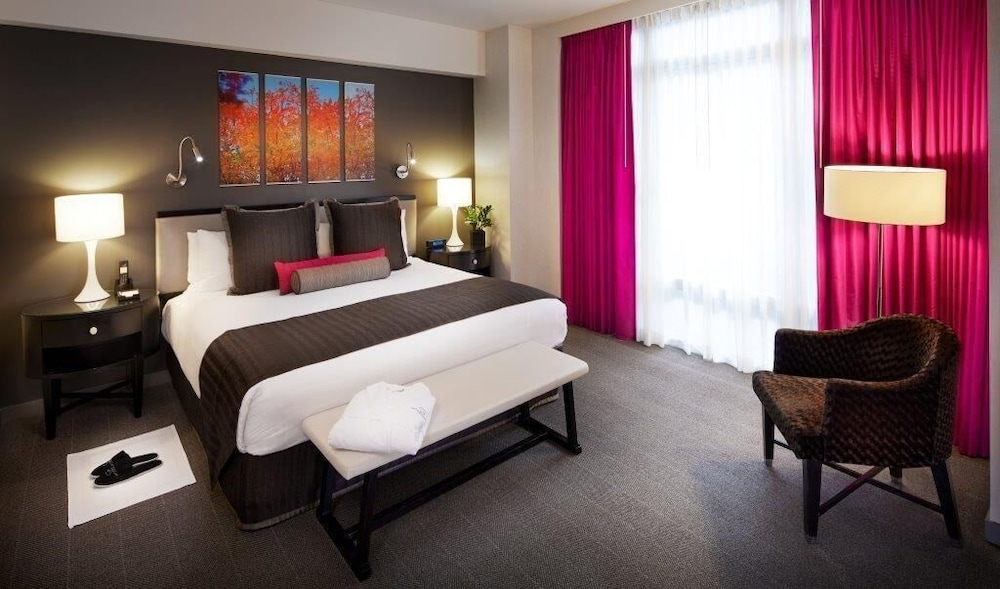 SUPERIOR, KING BED