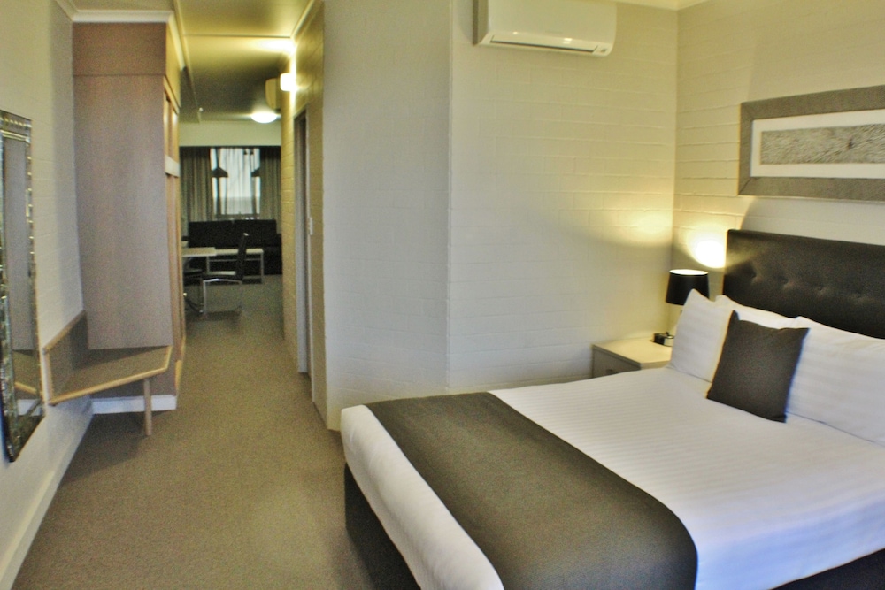 Pavilion Hotel Wagga Wagga 16/34