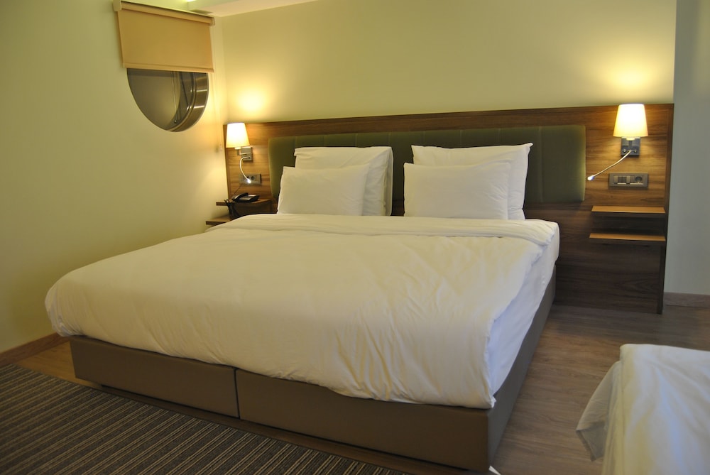 Numi Hotel 12/50