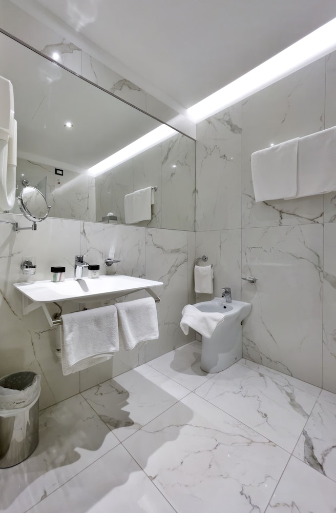 Hotel Monaco 49/50