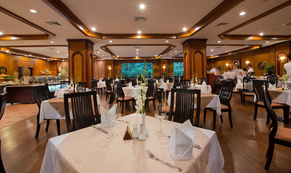 Halong Plaza Hotel 40/50