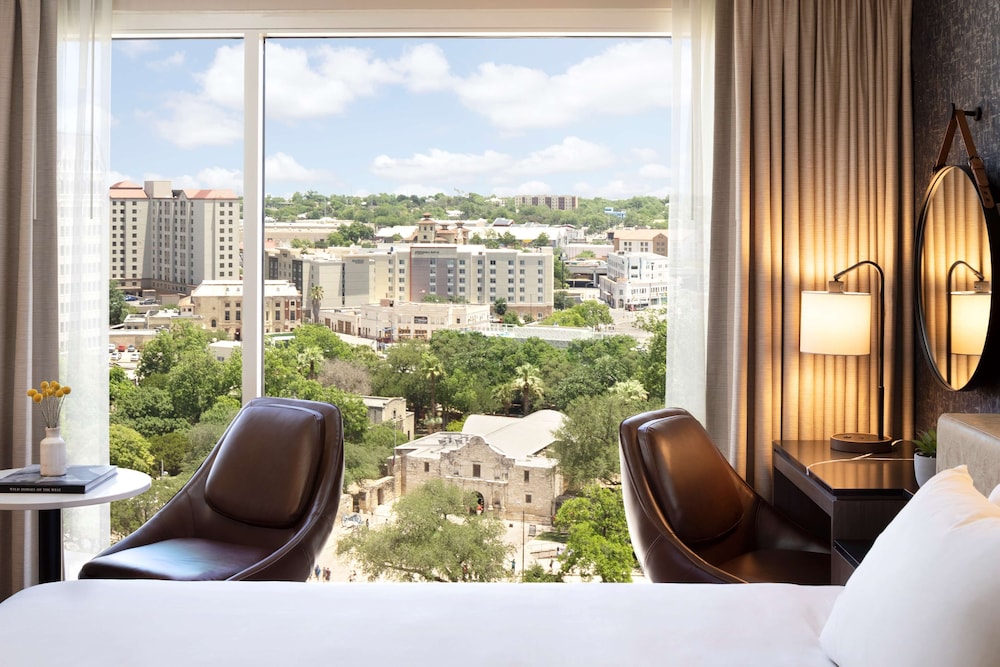Hyatt Regency San Antonio Riverwalk 67/83