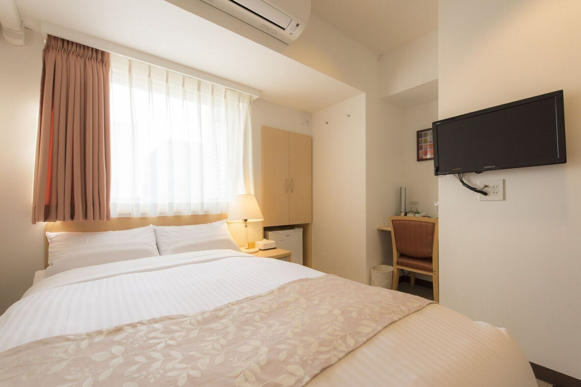 SEMI ROOM, SEMI DOUBLE BED