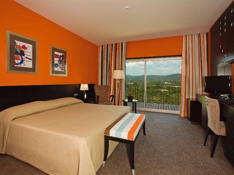 Room, Double or Twin Bed