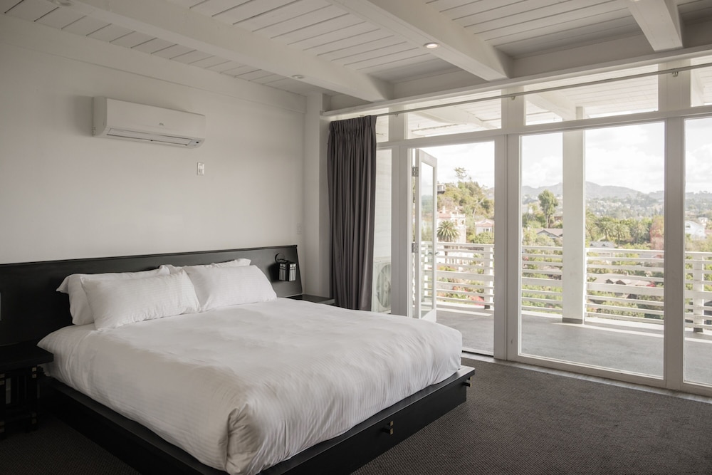Hollywood Hills Hotel 10/55