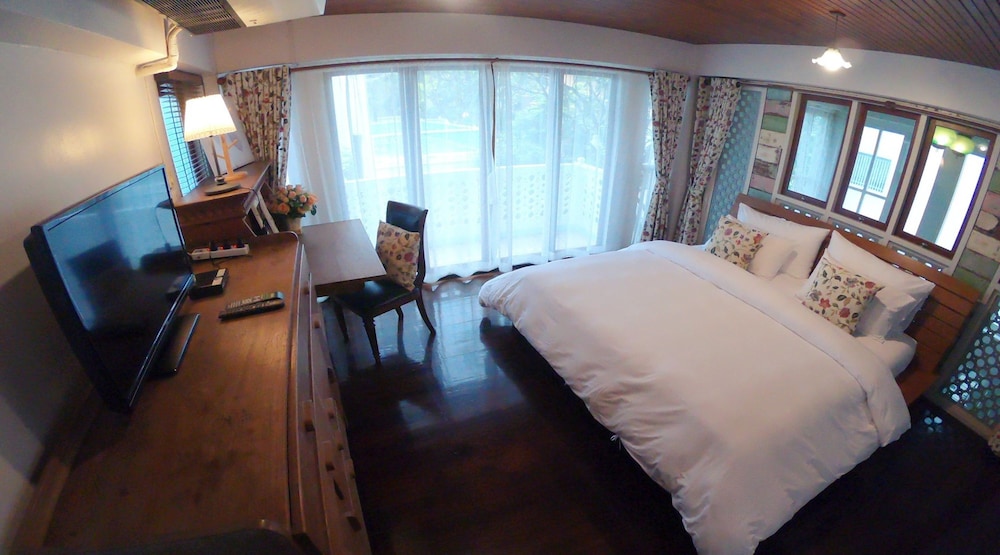 3 BEDROOMS, HOUSE