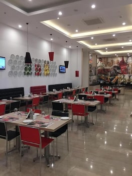 Red Fox Hotel Sector 60 Gurugram 54/62