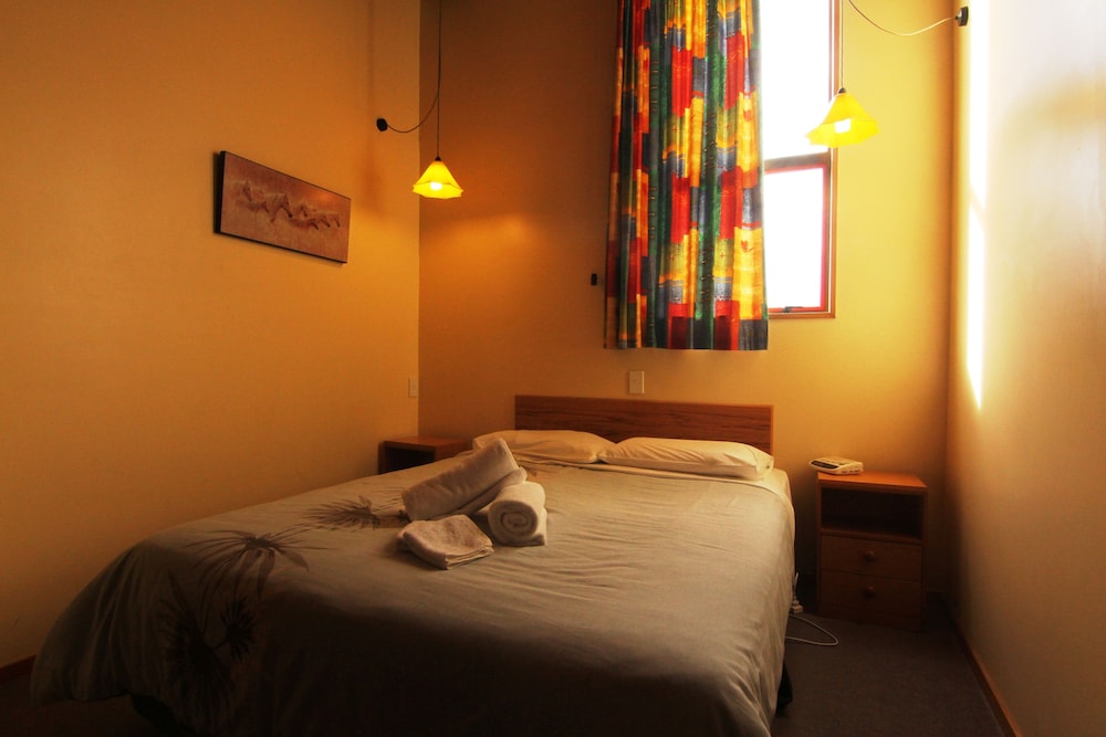 Larchwood Motel 5/25