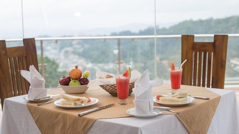 Sandriana Lake View Hotel 24/35