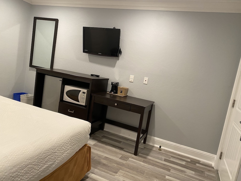 Super 8 By Wyndham Monterey/Carmel 6/48
