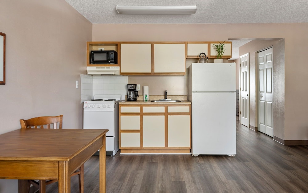 Affordable Suites 7/57