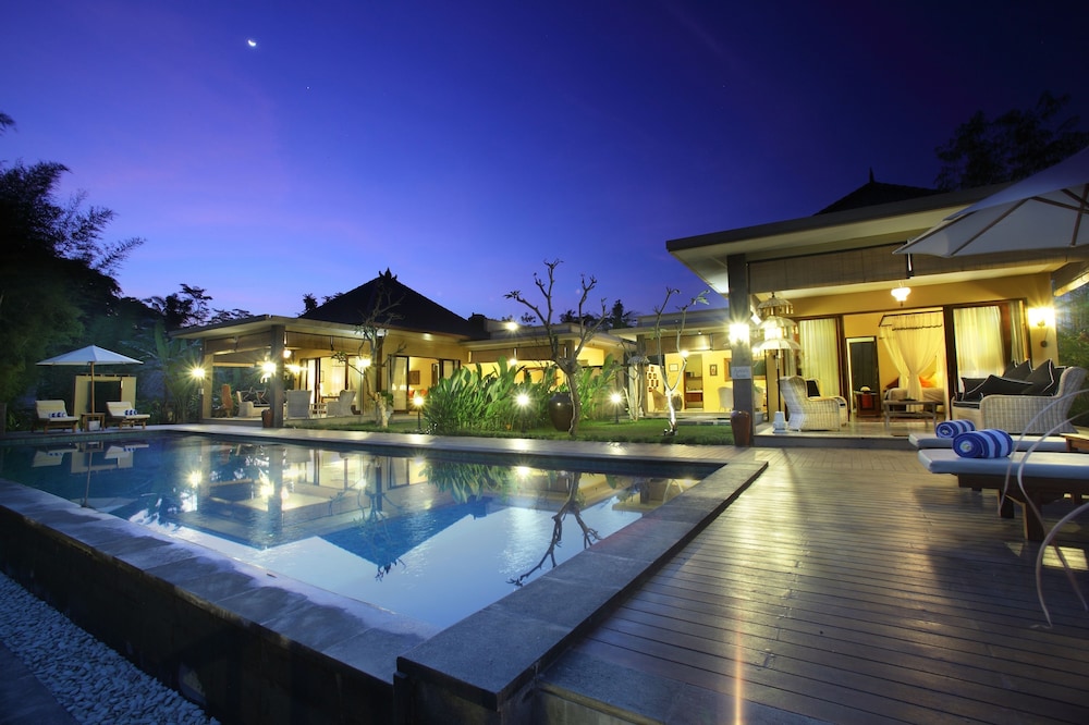 Villa Nirvana 12/81