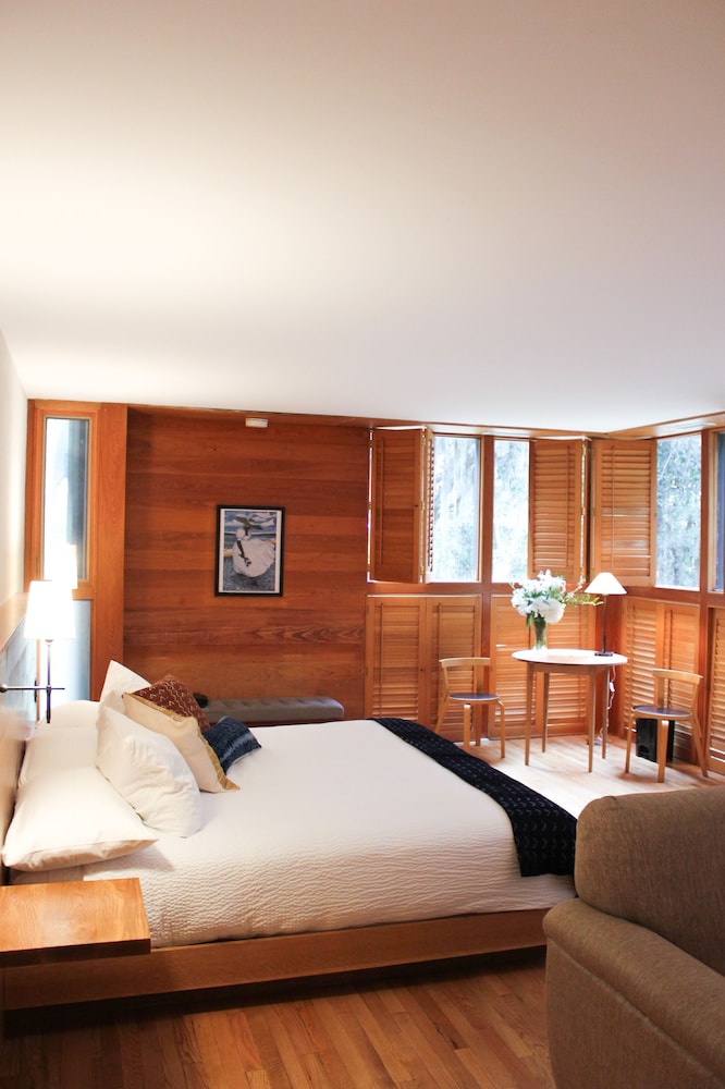 ROOM, KING BED