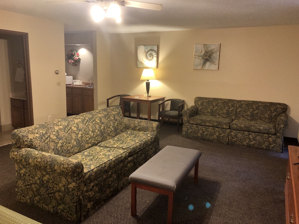 AmericInn by Wyndham Lake Mills 23/36