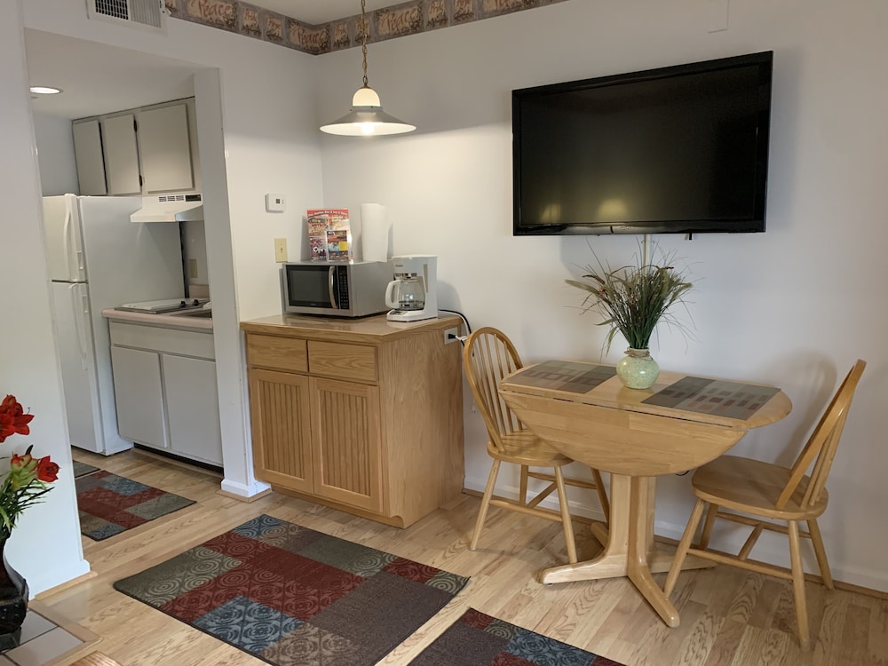 Laurel Inn Condominium 7/50