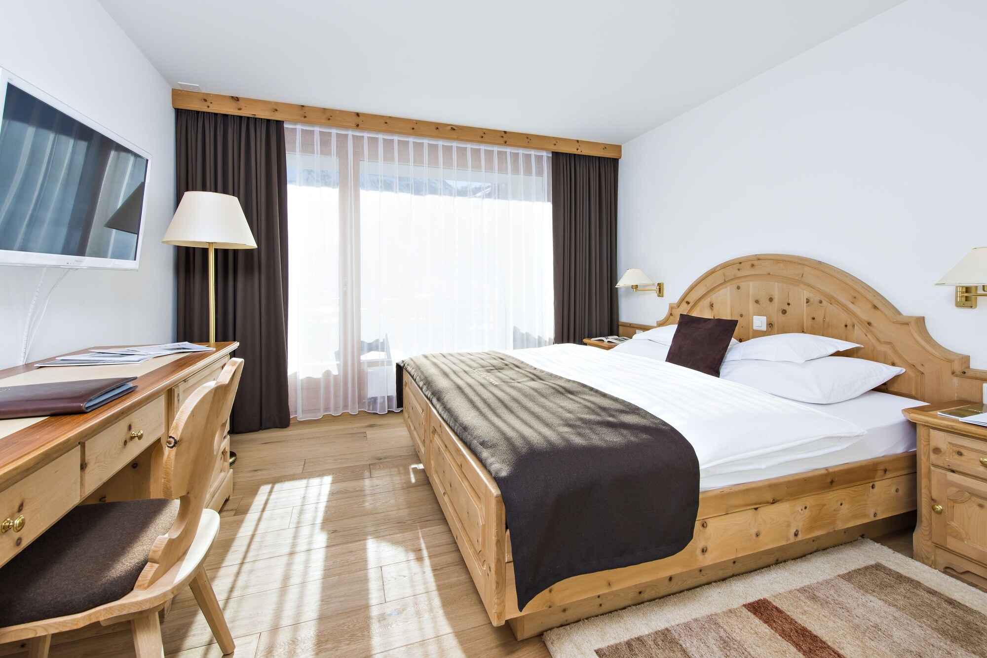 Slope, Comfort, Suite, King Bed, Mountain View