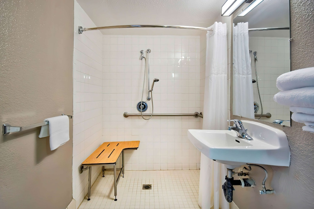 Motel6 Vallejo, CA - Six Flags West 42/64