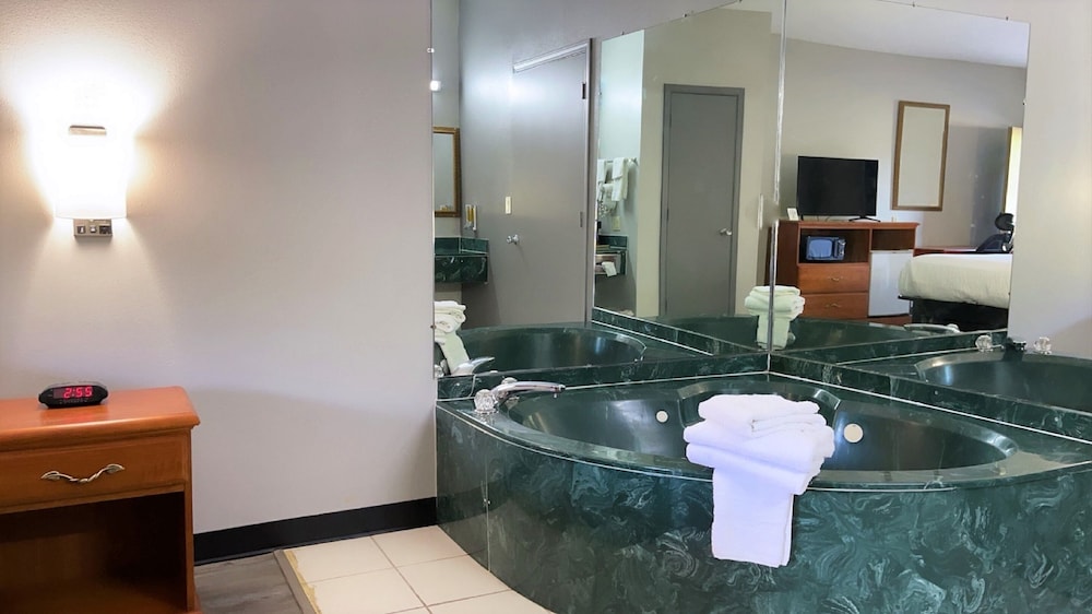 Days Inn by Wyndham North Little Rock/ Maumelle 24/56