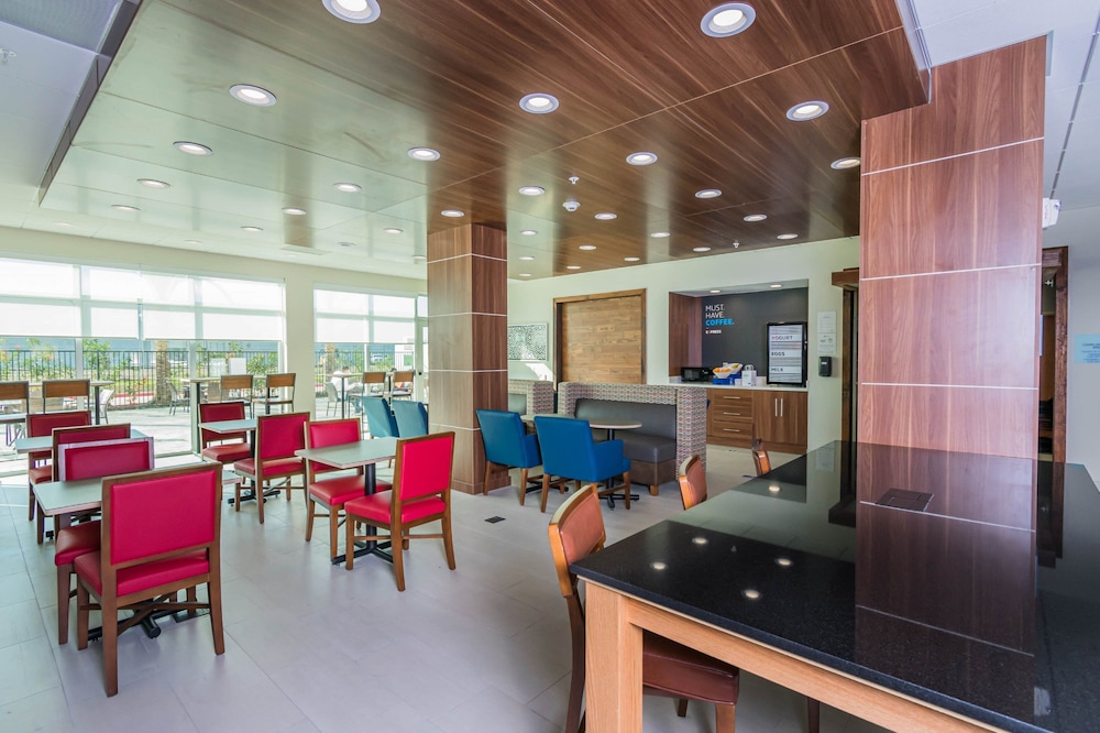 Holiday Inn Express & Suites Houston North I-45 Spring, an IHG Hotel 43/50