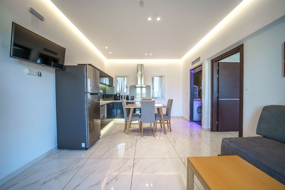 Elysian Suites 44/61