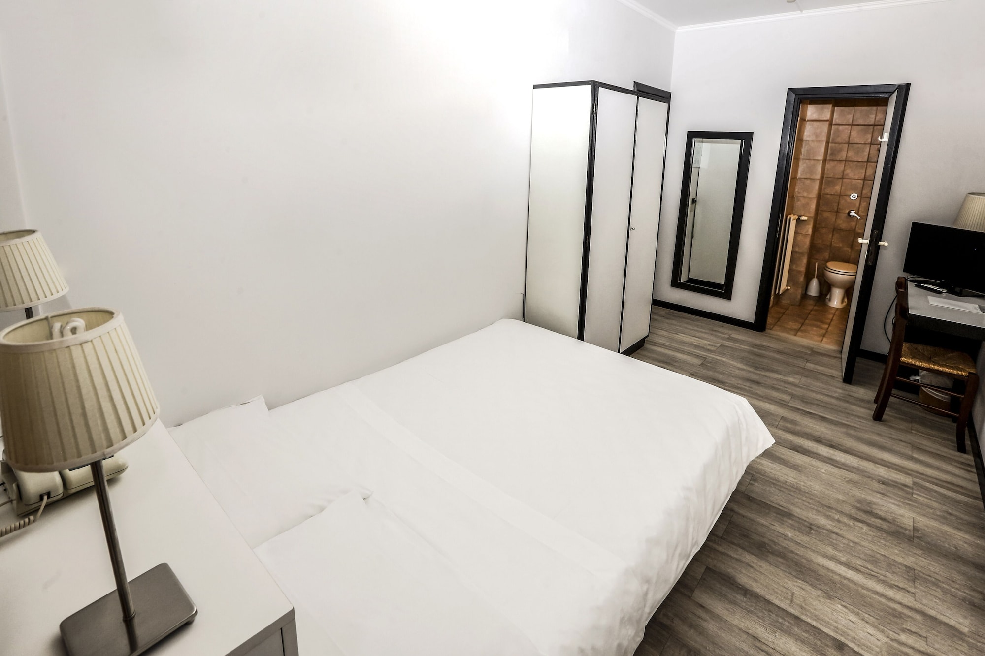 ROOM, SINGLE, DOUBLE BED