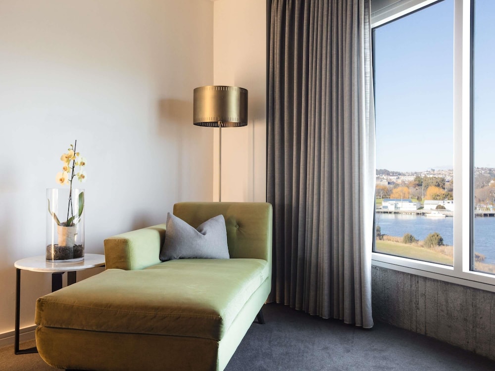 River, Deluxe, King Bed, Peppers Silo Launceston 6/10