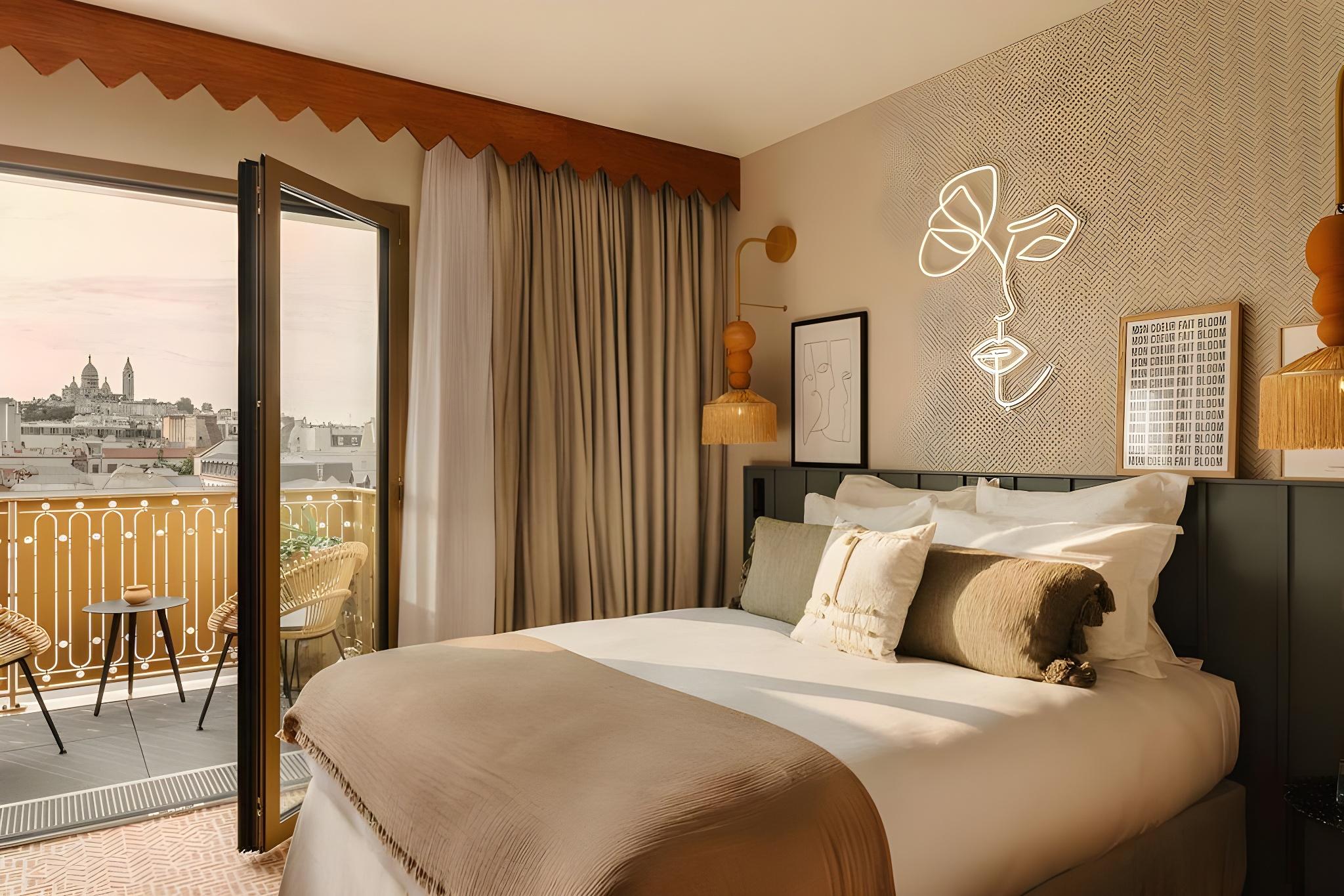 CLASSIC, TWIN BEDS, BALCONY