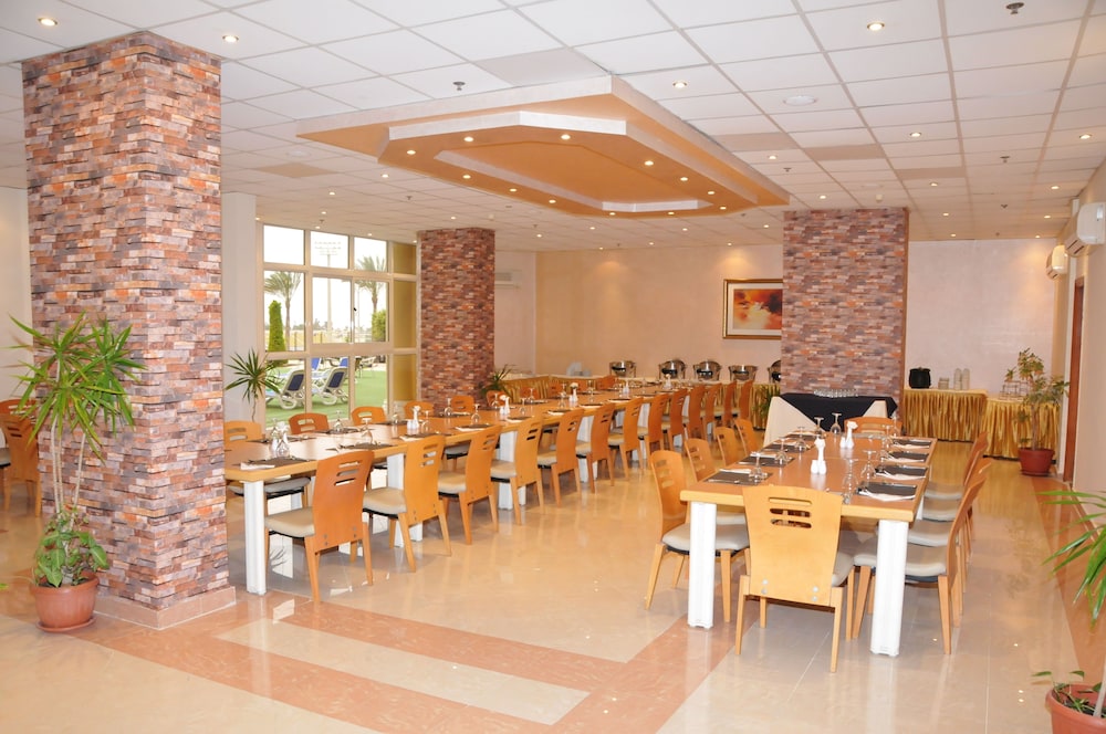Tolip Family Club Borg El Arab 34/48