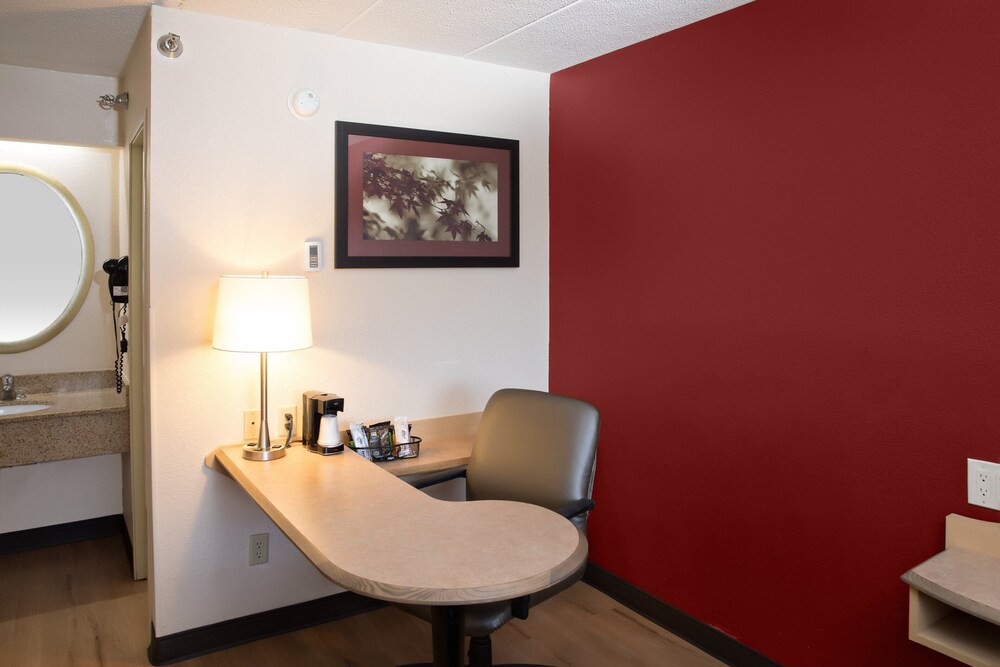 Red Roof Inn Cincinnati Northeast - Blue Ash 26/28
