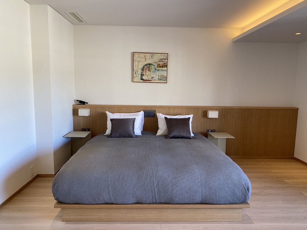 JUNIOR SUITE, PRIVATE BATHROOM